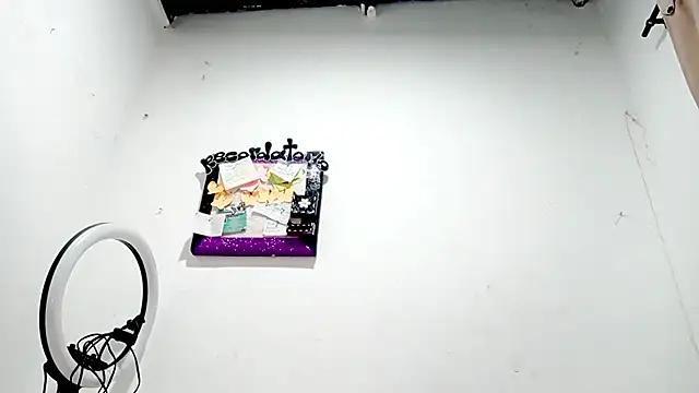 Snapshot of PetiteIvoryQueen19 chatting on 12-20-25, 04:19 PetiteIvoryQueen19 online show from 12-20-25, 04:19