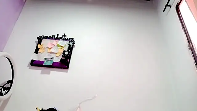 Snapshot of PetiteIvoryQueen19 chatting on 02-06-26, 06:44 PetiteIvoryQueen19 online show from 02-06-26, 06:44