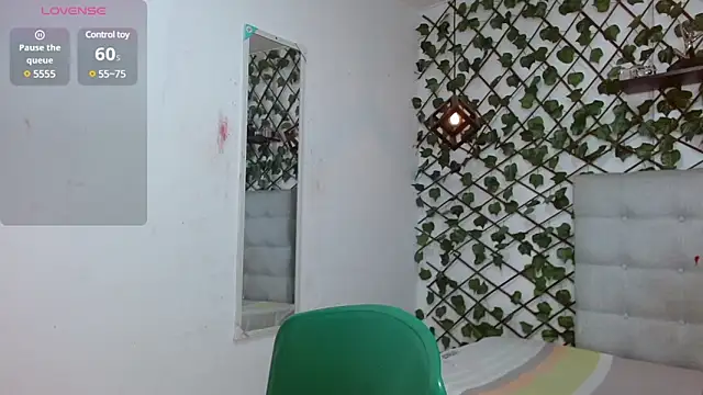 dannaberlin 0 online show from 01-08-25, 12:37