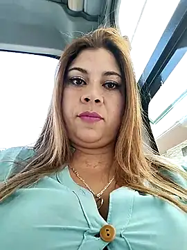 Laura-Hernandez online show from 12-22-24, 03:33