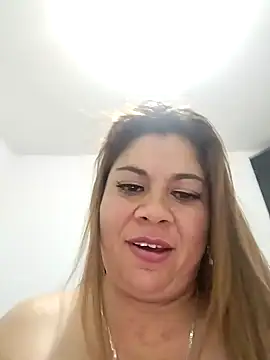 Laura-Hernandez online show from 02-11-25, 05:40