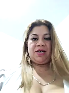 Laura-Hernandez online show from 02-26-25, 02:57
