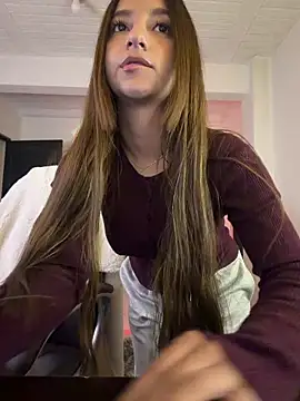 Snapshot of aly_golden_ chatting on 12-15-25, 09:13 aly golden online show from 12-15-25, 09:13