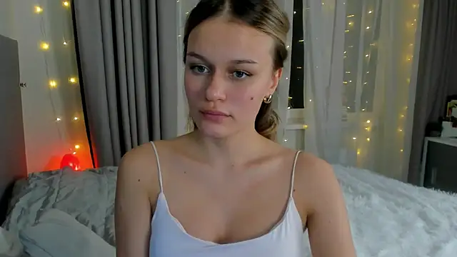 Snapshot of BritneyRoot chatting on 12-05-24, 08:44 BritneyRoot online show from 12-05-24, 08:44