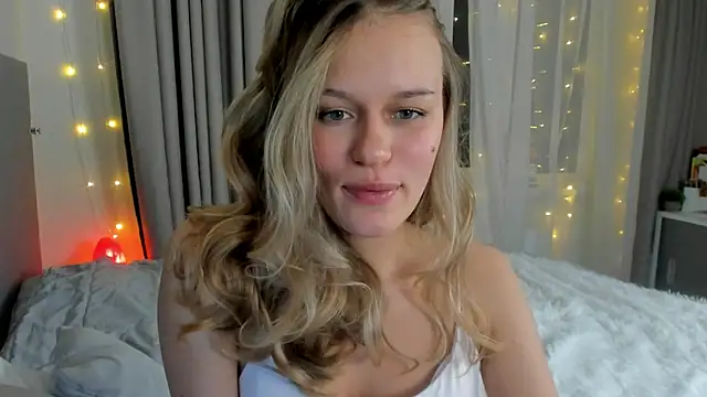 Snapshot of BritneyRoot chatting on 12-06-24, 12:02 BritneyRoot online show from 12-06-24, 12:02