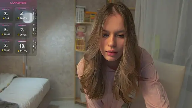 Snapshot of BritneyRoot chatting on 03-01-25, 04:00 BritneyRoot online show from 03-01-25, 04:00