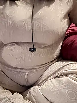 Snapshot of QueenHaryana chatting on 01-10-26, 04:20 QueenHaryana online show from 01-10-26, 04:20