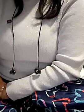 Snapshot of QueenHaryana chatting on 01-18-26, 04:00 QueenHaryana online show from 01-18-26, 04:00