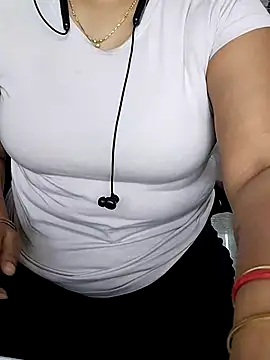 Snapshot of QueenHaryana chatting on 04-04-26, 09:40 QueenHaryana online show from 04-04-26, 09:40