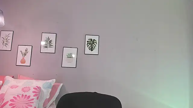 Maia W10 online show from 10-08-25, 12:25