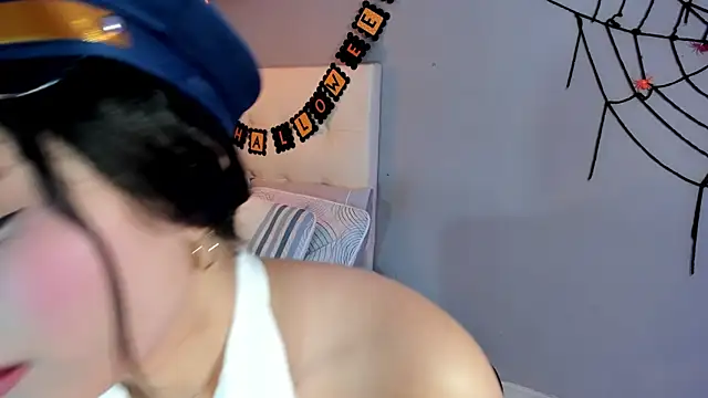 Maia W10 online show from 10-31-25, 12:17