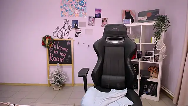 Snapshot of MelissaLovvv chatting on 01-17-25, 05:00 MelissaLovvv online show from 01-17-25, 05:00