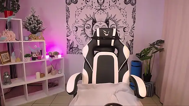 Snapshot of MelissaLovvv chatting on 02-04-25, 04:05 MelissaLovvv online show from 02-04-25, 04:05