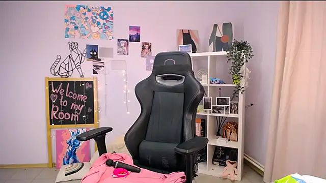 Snapshot of MelissaLovvv chatting on 03-13-25, 06:58 MelissaLovvv online show from 03-13-25, 06:58