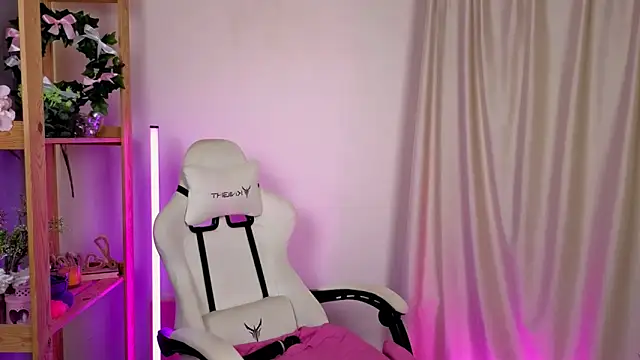 Snapshot of MelissaLovvv chatting on 09-17-25, 05:20 MelissaLovvv online show from 09-17-25, 05:20