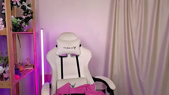 Snapshot of MelissaLovvv chatting on 09-18-25, 05:42 MelissaLovvv online show from 09-18-25, 05:42