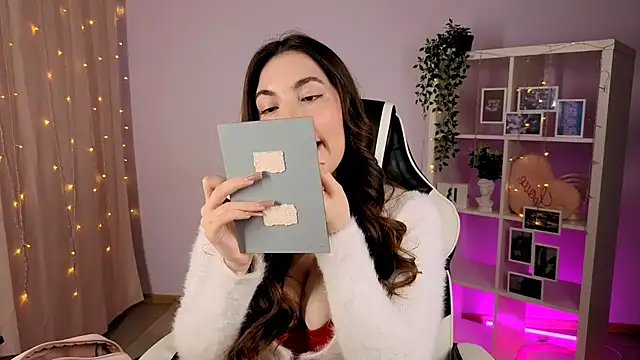 Snapshot of MelissaLovvv chatting on 10-13-25, 04:01 MelissaLovvv online show from 10-13-25, 04:01