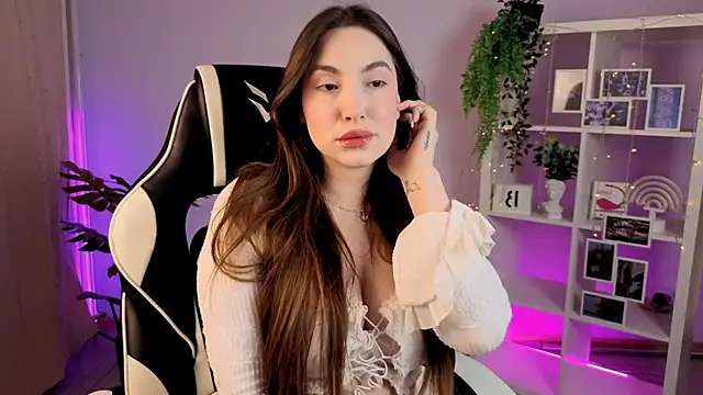 Snapshot of MelissaLovvv chatting on 11-16-25, 08:31 MelissaLovvv online show from 11-16-25, 08:31