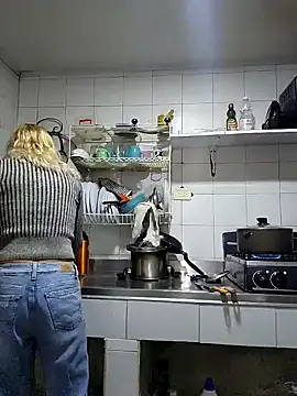 Snapshot of 911Calling chatting on 12-17-24, 01:07 911Calling online show from 12-17-24, 01:07