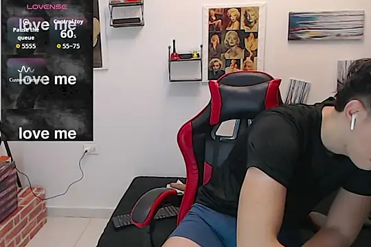 Snapshot of Angelo-cianuro- chatting on 10-08-25, 01:03 Angelo-cianuro- online show from 10-08-25, 01:03