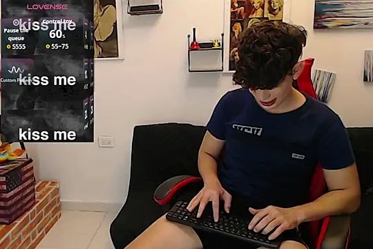 Snapshot of Angelo-cianuro- chatting on 10-15-25, 10:32 Angelo-cianuro- online show from 10-15-25, 10:32