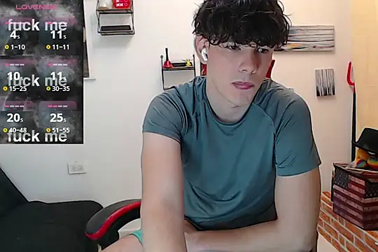 Snapshot of Angelo-cianuro- chatting on 11-30-25, 11:20 Angelo-cianuro- online show from 11-30-25, 11:20