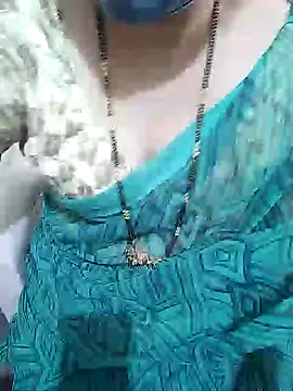 Snapshot of aliseanu chatting on 01-29-25, 09:44 aliseanu online show from 01-29-25, 09:44