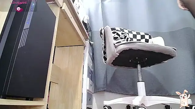 Snapshot of CN-Doudou chatting on 10-14-25, 04:13 CN-Doudou online show from 10-14-25, 04:13