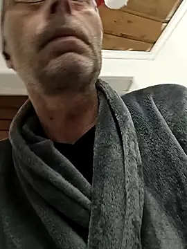 Snapshot of BesterJunge45 chatting on 12-15-24, 09:13 BesterJunge45 online show from 12-15-24, 09:13