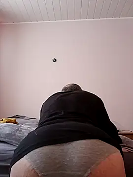 Snapshot of BesterJunge45 chatting on 01-04-25, 09:43 BesterJunge45 online show from 01-04-25, 09:43