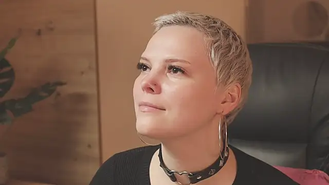 LikaBerry1 online show from 11-18-25, 12:31