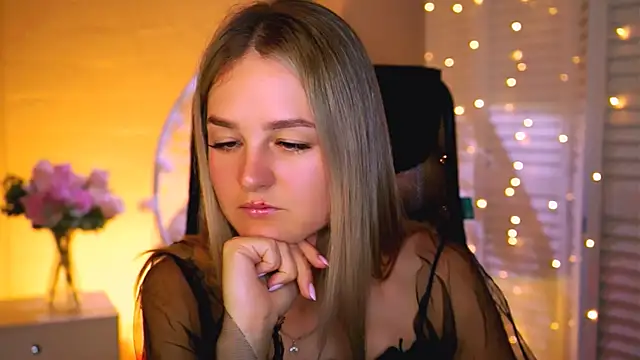 Snapshot of DeboraLarson chatting on 11-12-25, 03:40 DeboraLarson online show from 11-12-25, 03:40