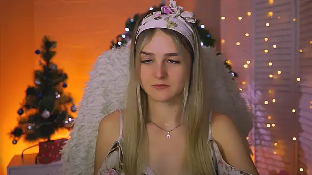 DeboraLarson online show from 12-19-25, 03:35