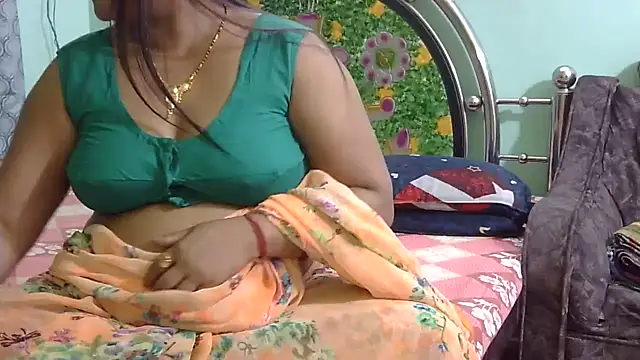 Snapshot of Couple_For_You18 chatting on 03-11-26, 08:26 Couple For You18 online show from 03-11-26, 08:26