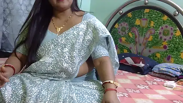 Snapshot of Couple_For_You18 chatting on 03-12-26, 04:46 Couple For You18 online show from 03-12-26, 04:46