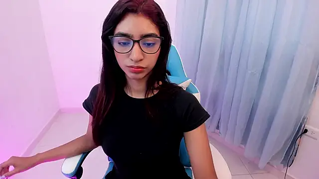 Snapshot of veronica_06 chatting on 02-04-25, 02:21 veronica 06 online show from 02-04-25, 02:21