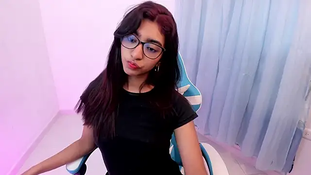 Snapshot of veronica_06 chatting on 02-07-25, 02:47 veronica 06 online show from 02-07-25, 02:47