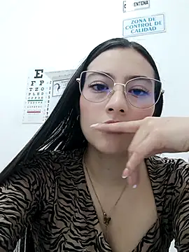 Snapshot of Cataleihaa chatting on 04-04-26, 05:54 Cataleihaa online show from 04-04-26, 05:54