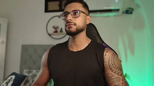 LiamGarcia1 online show from 12-21-24, 05:25