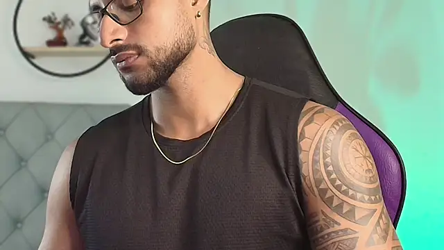 LiamGarcia1 online show from 12-21-24, 08:28