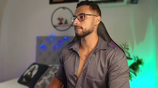 LiamGarcia1 online show from 12-24-24, 12:33