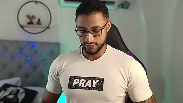 LiamGarcia1 online show from 12-25-24, 01:30