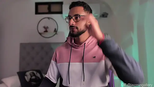 LiamGarcia1 online show from 01-05-25, 05:09