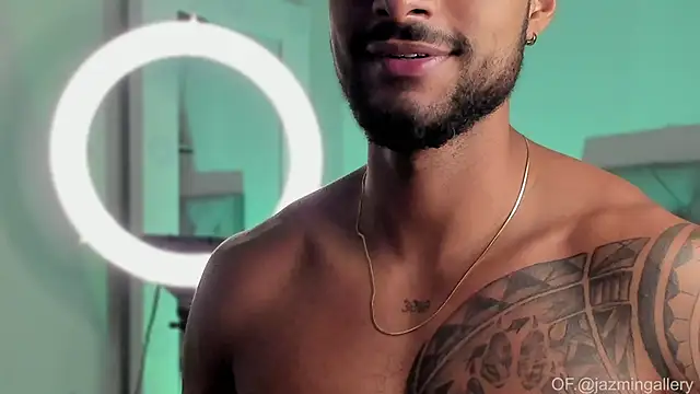 LiamGarcia1 online show from 01-05-25, 08:11