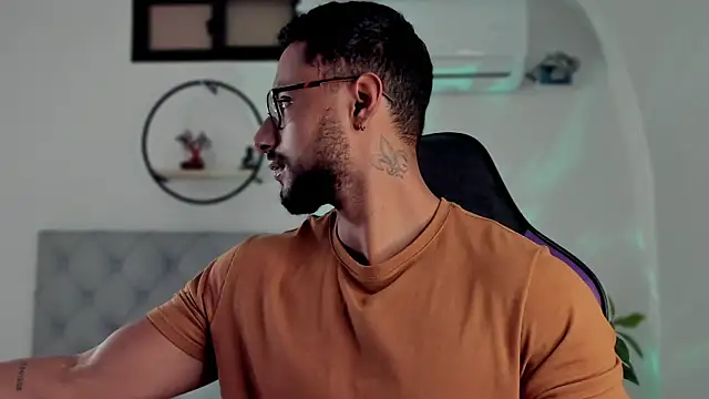 LiamGarcia1 online show from 01-06-25, 12:24