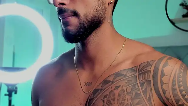 LiamGarcia1 online show from 01-06-25, 03:29