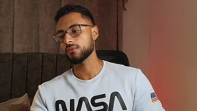 LiamGarcia1 online show from 02-13-25, 12:13