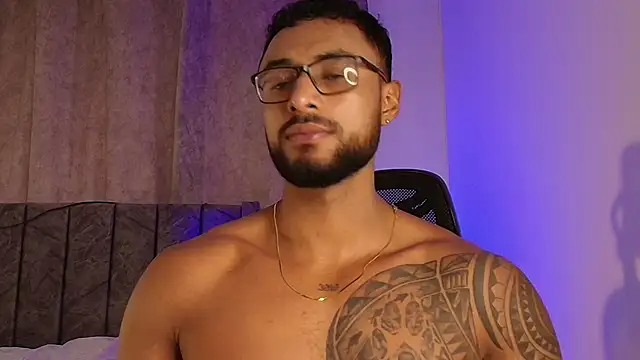 LiamGarcia1 online show from 02-18-25, 08:47