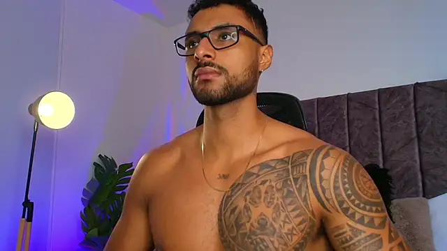 LiamGarcia1 online show from 11-21-25, 02:16