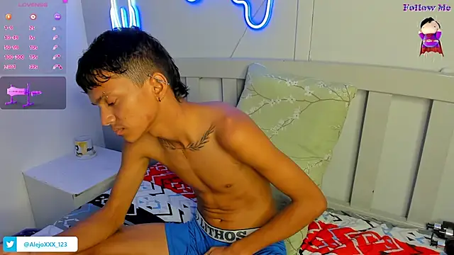 Snapshot of loistwink_ chatting on 10-28-25, 03:32 loistwink online show from 10-28-25, 03:32